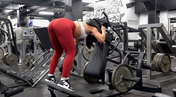 London Fitness Girl Tereza Simeonova Trains Lower Body in a Busy Gym!